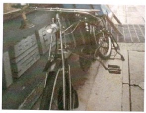 牛乳配達の自転車画像
