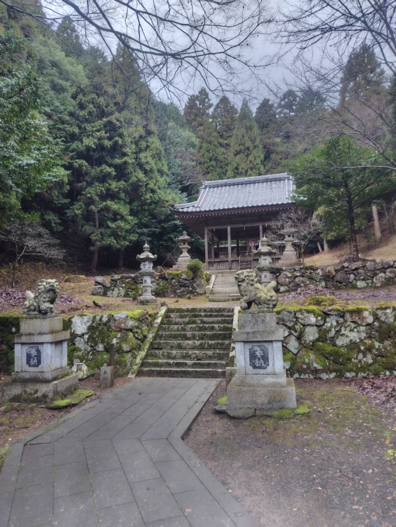 菅江の伊弉諾神社正面